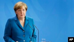 Kanselir Jerman Angela Merkel memberikan pernyataan kepada media di Berlin (foto: dok).