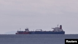 نفتکش توقیف شده حامل نفت روسیه در سواحل جزیره ائوبویا در دریای اژه. ۱۹ آوریل ۲۰۲۲. رویترز.