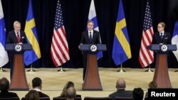 Застој во нивното пристапување прави турскиот претседател Реџеп Таип Ердоган, кој ја обвинува Шведска дека е рај за терористи