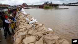 2014年5月17日萨瓦河沙袋堤坝