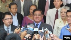 លោក​នាយក​រដ្ឋ​មន្ត្រី​ស្តីទី​ ស ខេង​ បាន​បញ្ជាក់​ថា​ ការទាមទារ​របស់​គណបក្ស​សង្គ្រោះ​ជាតិ​ ​នឹង​នៅ​តែ​ជាប់​គាំង​ដដែល​​មិន​អាច​រក​ច្រក​ចេញ​បាន​ទេ។​