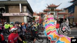 2023년 음력설을 맞아 LA 차이나타운에서 열린 지역 축제 모습. 미국 전역의 아시아계 미국인 공동체들은 해마다 음력 새해를 맞으면 며칠 동안 축제를 하기도 한다. (AP 자료사진)