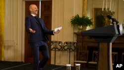 ماز جبرانی کمدین مطرح آمریکایی ایرانی‌تبار، در جشن نوروز کاخ سفید به میزبانی میشل اوباما بانوی اول آمریکا - ۱۸ فروردین ۱۳۹۵ 