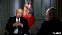 블라디미르 푸틴 러시아 대통령이 지난 12일 모스크바에서 자국 언론과 인터뷰하고 있다.