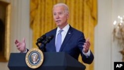 Popularitas Presiden AS Joe Biden terpuruk akibat krisis politik pasca penarikan pasukan AS di Afghanistan (foto: dok). 