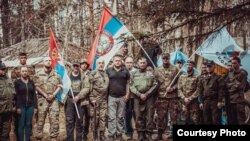 Željko Vukelić sa Valerijem Šambarovom i pripadnicima ENOT Corpa. Izvor: ENOT Corp