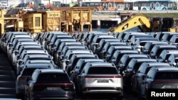 中国制造的小鹏电动汽车运抵比利时的泽布吕赫港。（2024年10月24日）