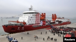 2011年11月3日中国'雪龙号'破冰船停靠在天津 (资料照片)