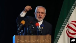 Menteri Luar Negeri Iran Mohammad Javad Zarif berbicara dalam sebuah konferensi di Teheran, Iran, 23 Februari 2021. (Foto: AP)