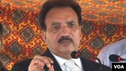 Mendagri Pakistan Rehman Malik membantah laporan pembicaraan damai dengan Taliban.