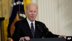 Presiden Joe Biden ketika berbicara dalam sebuah kesempatan di Gedung Putih, Washington, pada 1 Maret 2023. (Foto: AP/Susan Walsh)