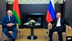 블라디미르 푸틴 러시아 대통령(오른쪽)과 알렉산드르 루카셴코 벨라루스 대통령.