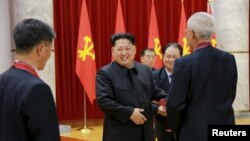 북한 김정은 국방위원회 제1위원장이 참석한 가운데 수소탄시험 성공에 기여한 핵 과학자들과 기술자, 군인건설자, 노동자, 일군들에 대한 '당 및 국가표창' 수여식이 진행되었다고 지난달 13일 조선중앙통신이 전했다. (자료사진)