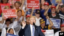 ប្រធានាធិបតី​អាមេរិក​ Donald Trump ថ្លែង​នៅ​ក្នុង​ការ​ជួបជុំមួយ​នៅ​ Huntington កាល​ពី​ថ្ងៃទី​០៣ សីហា ២០១៧