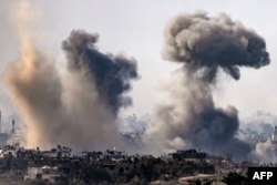 Gambar yang diambil dari kota Sderot di selatan Israel menunjukkan asap mengepul saat Israel melancarkan pemboman di Jalur Gaza, 31 Oktober 2023.(FADEL SENNA/AFP)