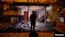 រូបឯកសារ៖ អគារ​ស្នាក់នៅ​មួយ​ត្រូវ​បាន​បំផ្លិចបំផ្លាញ​នៅ​ក្នុង​ជម្លោះ​រវាង​រុស្ស៊ី​និង​អ៊ុយក្រែន ក្នុង​តំបន់ Donetsk ដែល​គ្រប់​គ្រង​ដោយ​រុស្ស៊ី​នៅក្នុង​ប្រទេស​អ៊ុយក្រែន ថ្ងៃទី ២៦ ខែតុលា ឆ្នាំ២០២៣។