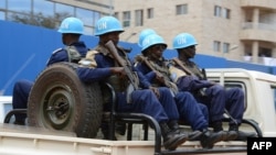 Des soldats de la paix de Minusca patrouillent dans le 3ème arrondissement de Bangui, Centrafrique, 3 octobre 2014. AFP PHOTO / PACOME PABANDJI / AFP PHOTO / PACOME PABANDJI