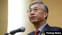 추궈홍 주한 중국대사가 16일 고려대학교에서 한·중관계의 발전 방향에 대해 특강하고 있다.