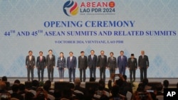 ថ្នាក់ដឹកនាំ​បណ្តាប្រទេសជាសមាជិកអាស៊ាន​ថតរូបនៅកិច្ចប្រជុំកំពូល​អាសានឆ្នាំ២០២៤ នៅទីក្រុងវៀងចន្ទន៍ ប្រទេសឡាវ ថ្ងៃទី៩ ខែតុលា ឆ្នាំ២០២៤។