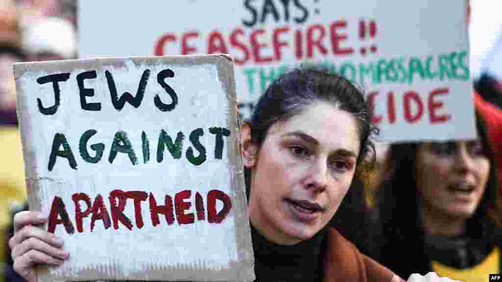 نزدیک به ۳۰۰ هزار نفر روز شنبه ۱۱ نومبر (۲۰ عقرب) در شهر لندن، پایتخت بریتانیا در راهپیمایی شرکت کردند و خواهان آتش&zwnj;بس در نوار غزه شدند.