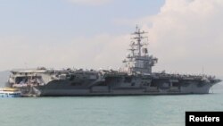 미 해군의 핵추진 항공모함 로널드 레이건 호가 21일 홍콩항에 머물고 있다.