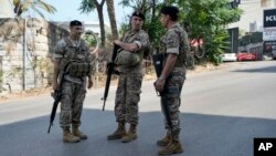 Pripadnici libanske vojske u blizini američke ambasade u predgrađu Bejruta (Foto: AP/Bilal Hussein)