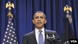 Presiden Barack Obama mengumumkan program penghematan belanja federal dengan menghentikan kenaikan gaji pegawai pemerintah.