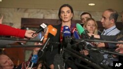 L'ex-championne russe Yelena Isinbayeva parle aux médias à Moscou, en Russie, 9 décembre 2016.