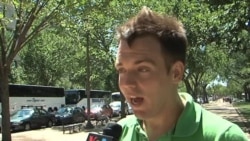 Şəki ləhcəsində danışan amerikalı