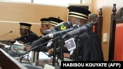 La cour constitutionnelle du Mali annonce les résultats officiels du premier tour de l'élection présidentielle du pays, le 7 août 2013 à Bamako. (Photo d'archives: HABIBOU KOUYATE / AFP)