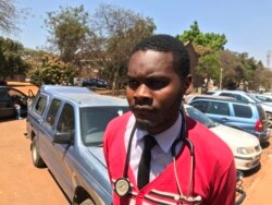Peter Gabriel Mugombeyi, acting president of Zimbabwe Hospital Doctors Association, says doctors will not resume work until the government reviews their salaries, in Harare, Sept. 3, 2019. (Columbus Mavhunga/VOA)
