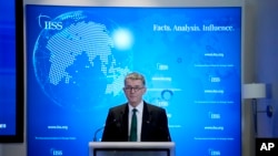 Kepala Badan Intelijen Luar Negeri Inggris (MI6) Richard Moore, berpidato di London, 30 November 2021.