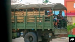 រូបឯកសារ៖ កងយោធា និង​ប៉ូលិស ល្បាត​នៅ​រដ្ឋ Kayah ដែល​ស្ថិត​នៅ​ភាគខាងកើត​ប្រទេស​មីយ៉ាន់ម៉ា កាលពី​ថ្ងៃទី២៣ ខែឧសភា ឆ្នាំ២០២១។