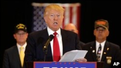 Calon presiden Partai Republik Donald Trump mengumumkan hasil pengumpulan dana untuk veteran, di New York, Selasa (31/5).