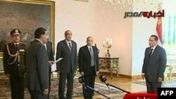 Ministar za informacije tokom polaganje zakletve pred tadašnjim predsednikom Hosnijem Mubarakom