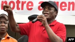 Pascal Affi N'Guessan, dirigeant du Front populaire ivoirien, parle pendant une manifestation à Abidjan, le 17 juin 2017.