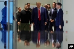 Republikanski predsjednički kandidat i bivši predsjednik Donald Trump sastaje se s ukrajinskim predsjednikom Volodimirom Zelenskim u New Yorku 27. septembra 2024.