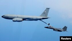 지난 2012년 5월 미-한 연합 맥스선더 훈련에 참가한 미군 전투기가 한국 상공을 날고 있다. (자료사진)