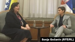 ARHIVA: Ambasadorka BiH u Srbiji Aida Smajić sa premijerkom Srbije Anom Brnabić, novembar 2019. (Foto: RSE/Sonja Gočanin) 
