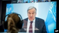 Sekjen PBB Antonio Guterres menyampaikan pidato virtual dari Berlin, Jerman, 28 April 2020. (Foto: dok).