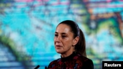 Presiden Meksiko Claudia Sheinbaum berbicara dalam konferensi pers di Istana Nasional di Mexico City, pada 8 Januari 2025. (Foto: Reuters/Henry Romero)