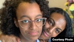 በዓለም አቀፍ የሳይንስ ውድድር አሸንፋ 400 ሺህ ዶላይ የተሸለመችው የ17 አመት ወጣት ማሪያም ሞገስ ፀጋዬና እናቷ መርሃዊት እዮብ