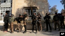 Iraqi special forces advance inside Mosul University during fighting against Islamic State militants in the eastern side of Mosul, Iraq, Jan. 14, 2017.