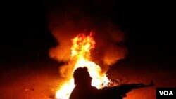 Bentrokan antara pasukan pemerintah dan pemberontak Suriah kembali terjadi hari Kamis (22/3).