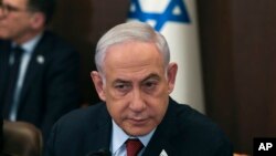 베냐민 네타냐후 이스라엘 총리가 10일 예루살렘에서 주례 각료회의에 참석하고 있다.