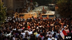 Qohirada Isroil elchixonasi oldida norozilik namoyishi, 20 avgust 2011