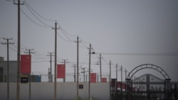 资料照：中国新疆和田近郊一处据信为关押维吾尔少数民族穆斯林的拘留营外。