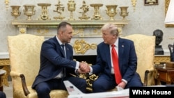 美国总统特朗普在白宫椭圆形办公室会晤波兰总统纳夫罗茨基。(2025年9月3日)