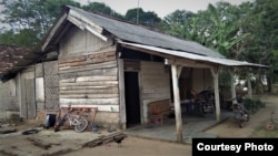 Model rumah asli transmigran tahun 1970-an yang masih berdiri sampai saat ini di Lampung Tengah. (Foto: Sutopo Adi)