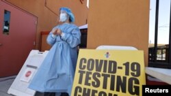 Registered nurse Glenda Perez waits to test people for the coronavirus disease (COVID-19), in East Los Angeles, California, Nov. 10, 2020. 